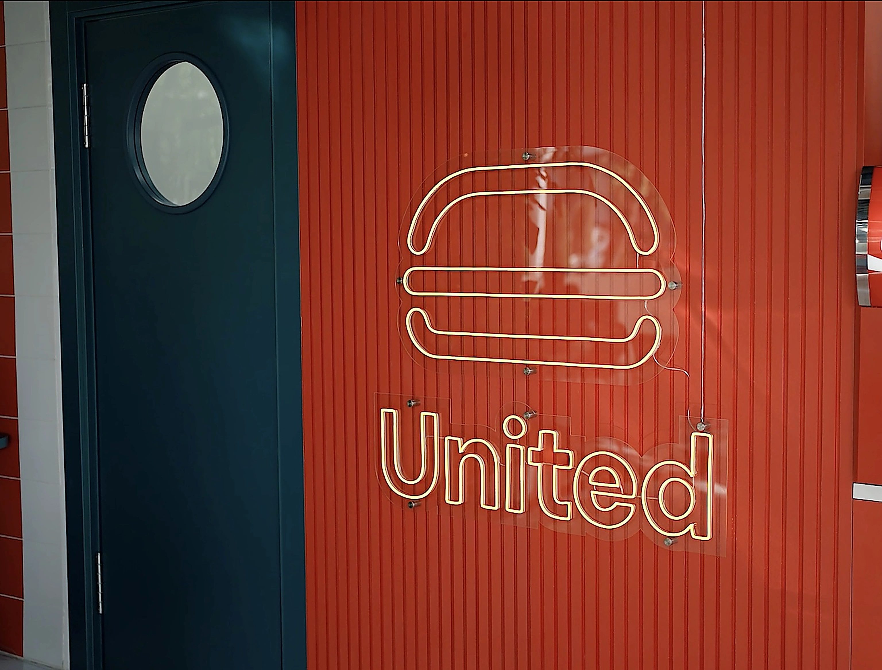 UNITED BURGER — современный мебель для fast food ресторана